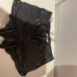 Levis Black lowrise shorts